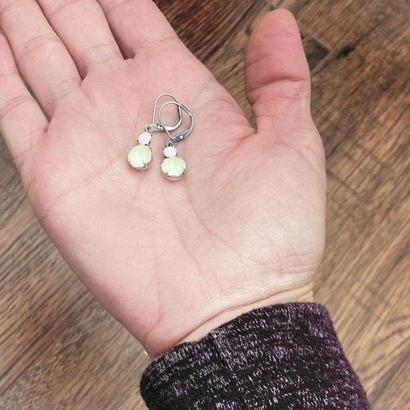 😍Vintage Rhinestone earrings ♥️NEW - Picture 2 of 5